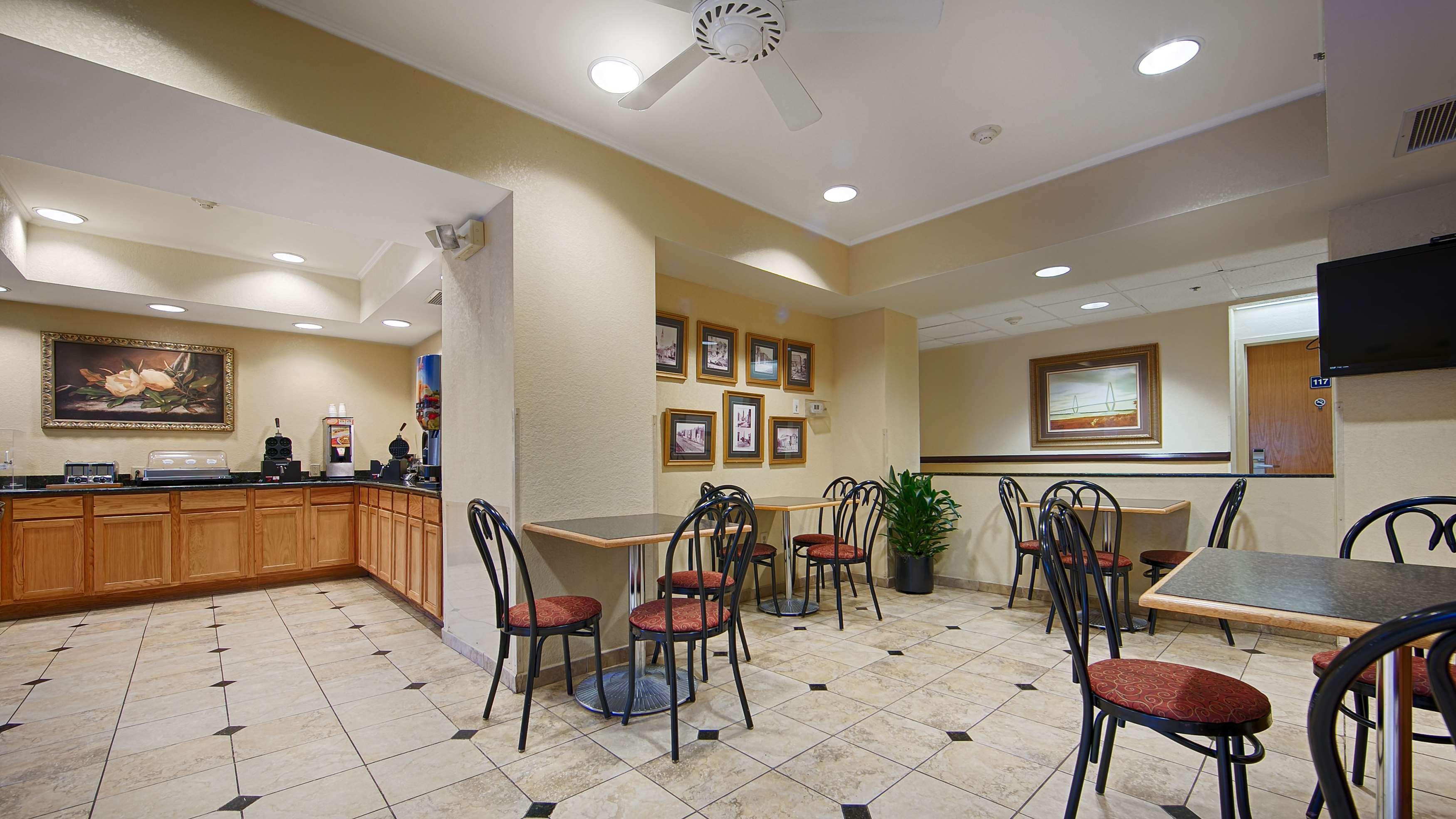 Best Western Patriots Point Mount Pleasant Exterior photo